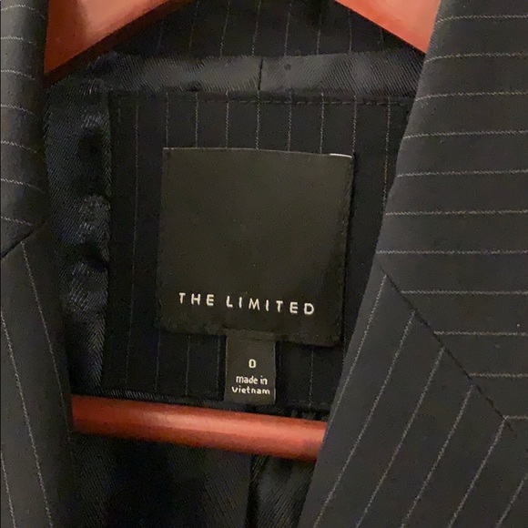 The Limited suit - Picture 3 of 4